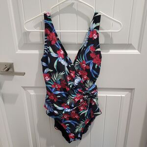 Tommy Bahama Women Floral print one piece swimsuit Size 6 Tropical Roushed Ring